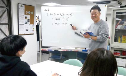 笑顔で指導中